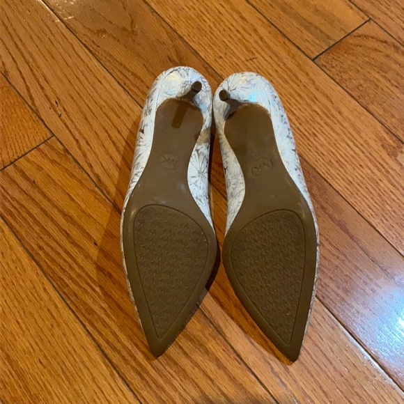 🔥🔥🔥NEW Michael Kors Floral Pumps Heels - Picture 7 of 7